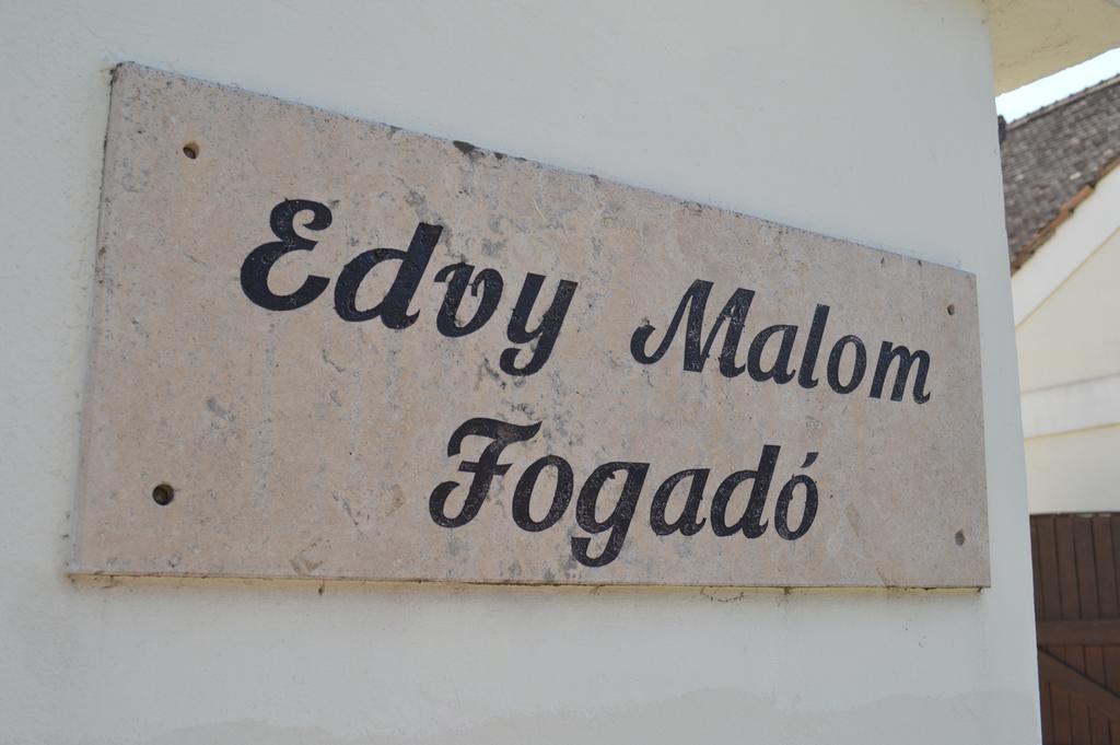 Edvy Malom Fogado Barokk Udvarhaz Pápa Екстериор снимка